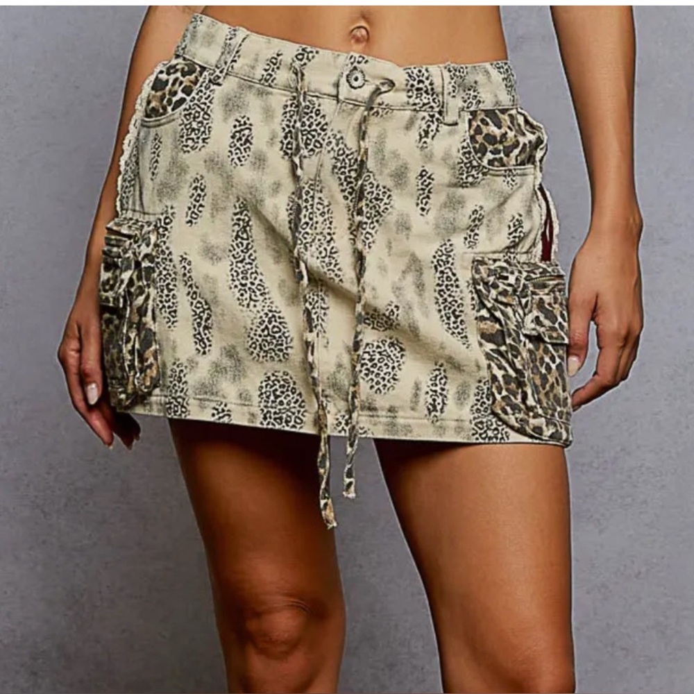 NEW POL 25 collection : “The Lainey”Leopard Print Mini Skirt with Pockets